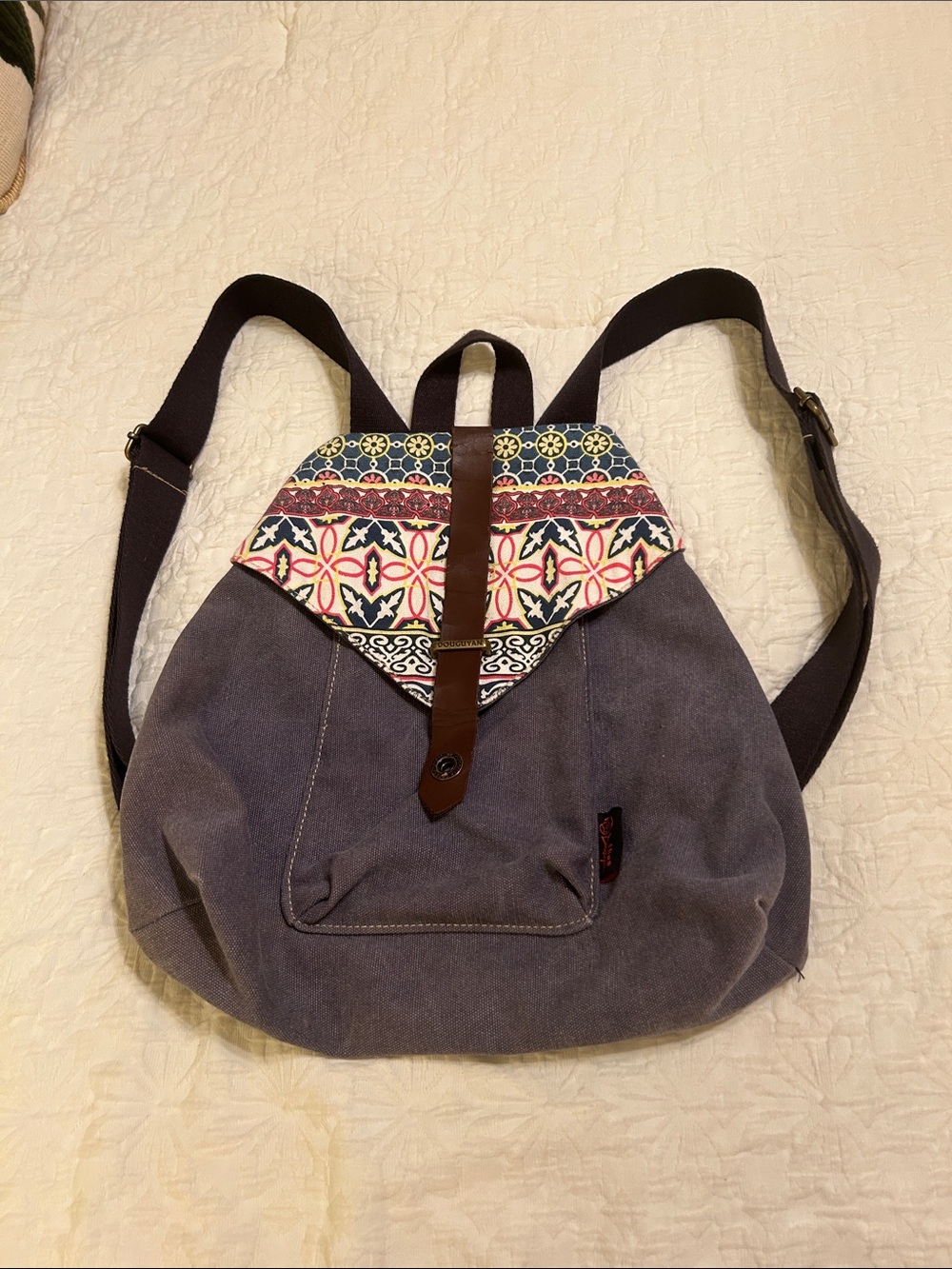 Douguyan Canvas  Backpack with Patterned Flap - Gray and Multicolor